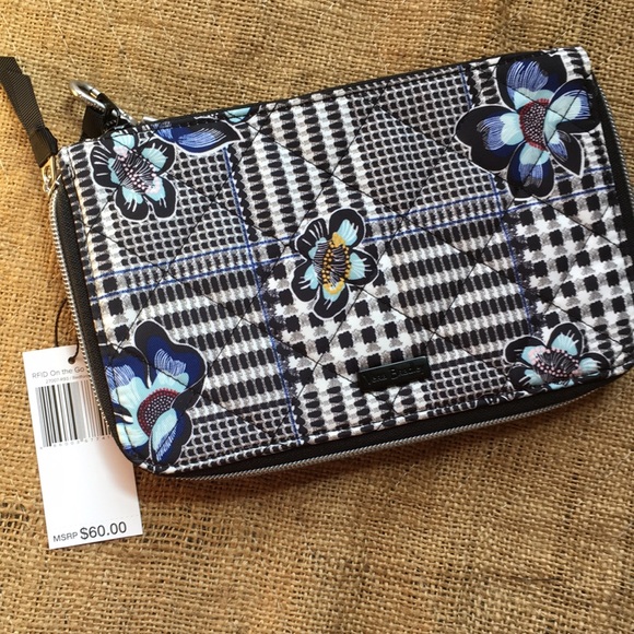 VERA BRADLEY RFID ON THE GO WRISTLET - Picture 1 of 4